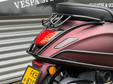 Vespa Sprint Ferrari Dark Opaco Red Brom 2022 5732 km Full-Option 1e eig