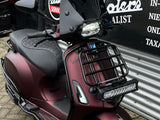 Vespa Sprint Ferrari Dark Opaco Red Brom 2022 5732 km Full-Option 1e eig