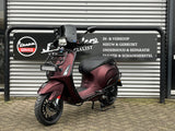 Vespa Sprint Ferrari Dark Opaco Red Brom 2022 5732 km Full-Option 1e eig