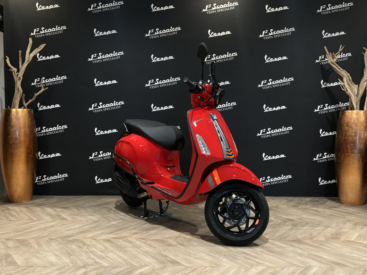 Vespa Sprint S E5 FACELIFT Rosso Coraggioso Glans Rood