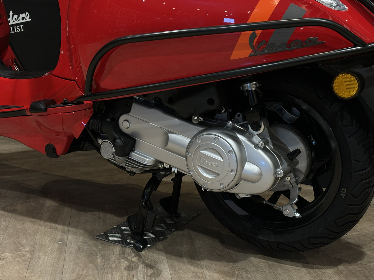 Vespa Sprint S E5 FACELIFT Rosso Coraggioso Glans Rood