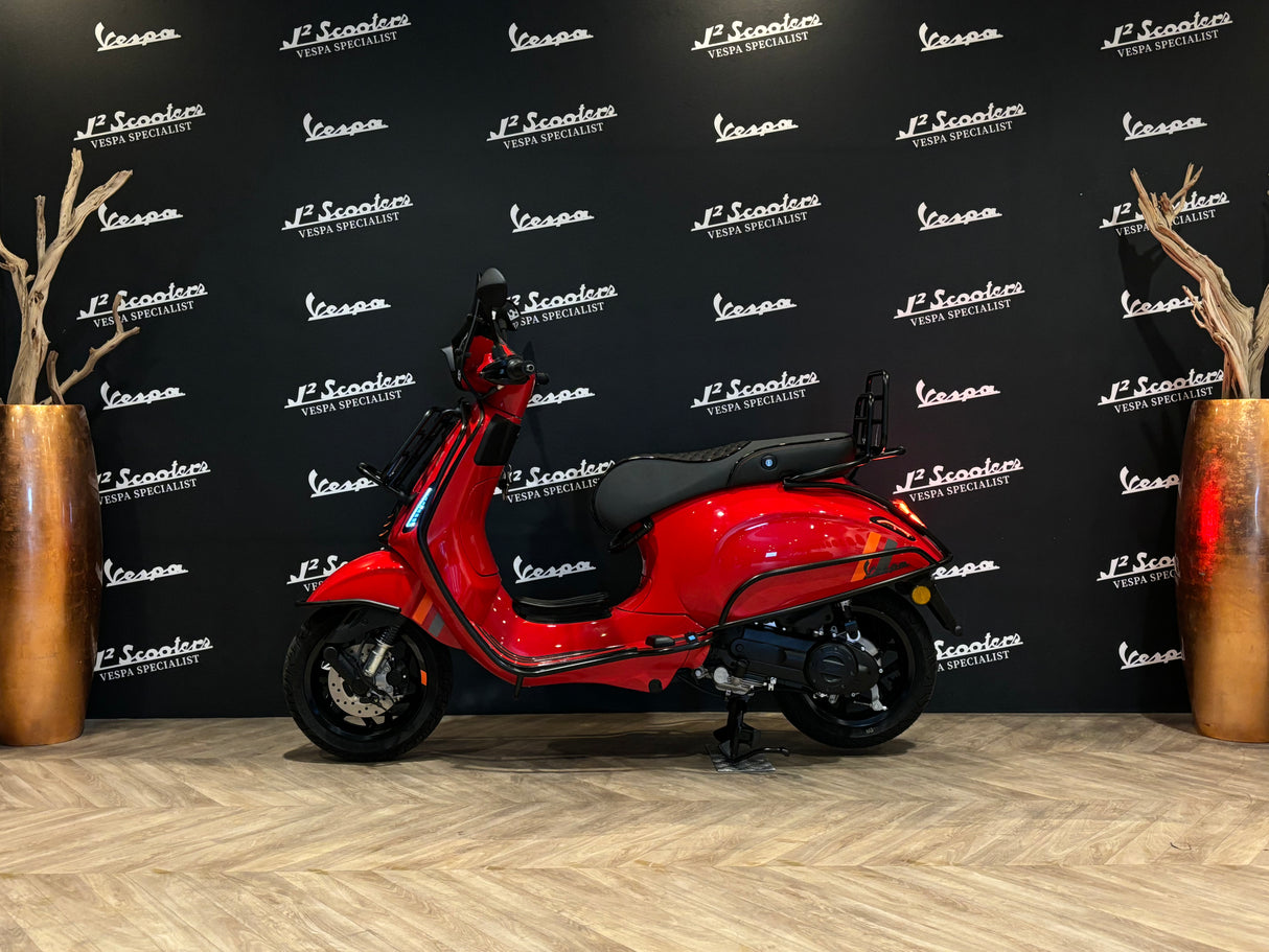 Vespa Sprint E5 FACELIFT Rosso Coraggioso Rood